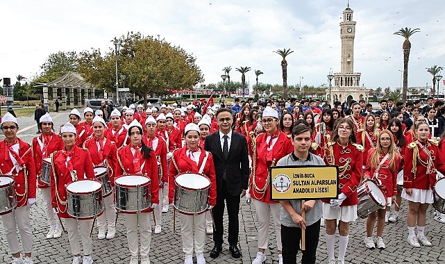 29 Ekim Cumhuriyet Bayramı Etkinlikleri, İzmir’de Büyük Bir Coşkuyla Devam Ediyor