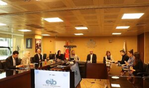 Amerikan mobilya devi İzmir’den ürün almaya, Türkiye’de ofis ve şirket açmaya geldi