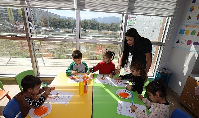 Efes Selçuk’ta tarım işçisi kadınların çocukları Deppo Efes Masal Evi’ne emanet