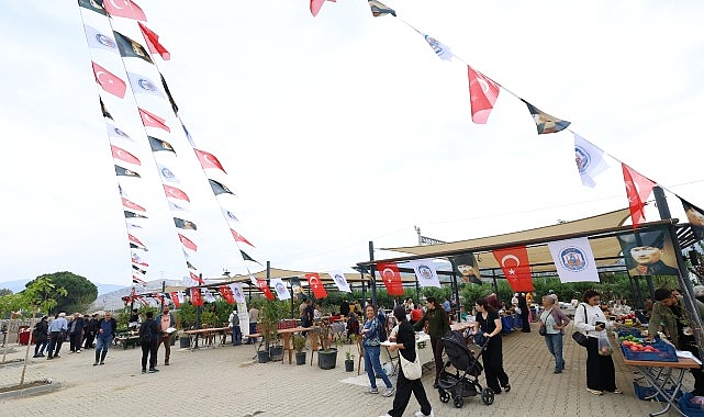 Efes Tarlası Yaşam Köyü’nde Üretici Pazarı açıldı