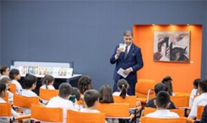 İzmirli çocuklar, Başkan Tugay’la okuma saatinde buluştu