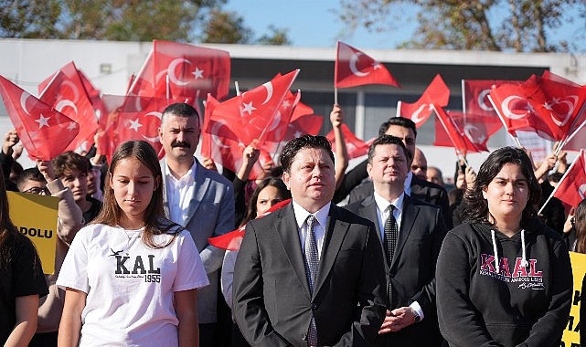 Kadıköy’de, 29 Ekim Kutlamaları Meşale Yakma Töreni ile Başladı