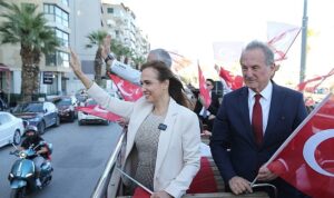 Karşıyaka, Cumhuriyet’in ışığında tek yürek oldu!