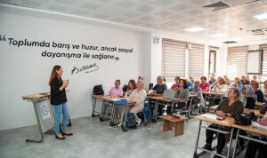 Karşıyaka’nın 3. Yaş Üniversitesi’nde ders zili çaldı!