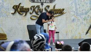 Kılavuz Kitap Köyü, fuara renk katıyor