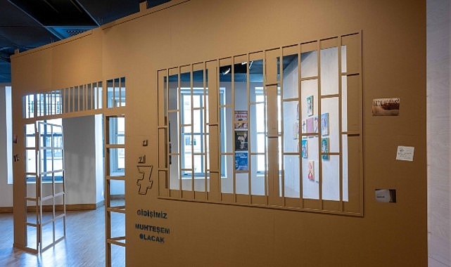 Ortaokul ve lise öğrencilerine yönelik Salt Yorumlama etkinlikleri, “90’lardan Beri Halı’dayız” kapsamındaki sergi turlarıyla devam ediyor.