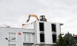 Osmangazi’de Ruhsatsız Katlara Anında Müdahale