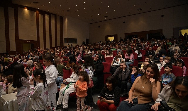 “Sevimli Kahramanlar Yarışıyor” Tiyatrosu Miniklerle Buluştu