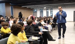 Yazar Basılı, Kitap Fuarı’nda çocukları eğlendirdi