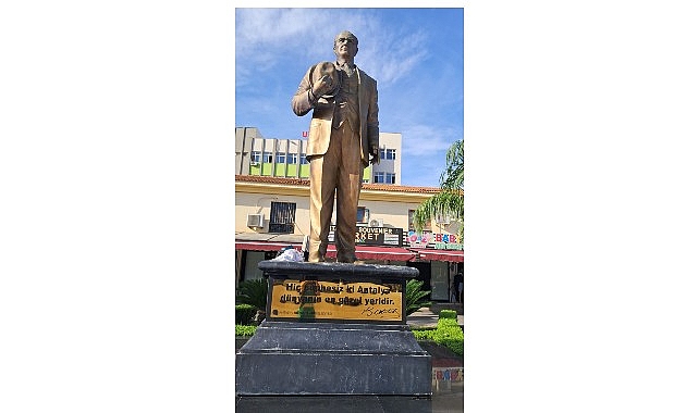 Atatürk heykeli restore edildi