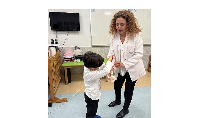 Bayraklı Belediyesinden anaokulu öğrencilerine ağız ve diş sağlığı eğitimi