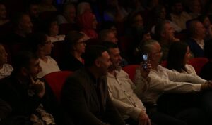 “Çiğli Komedi Akşamları” Öğretmenlere Neşeli Bir Gece Yaşattı