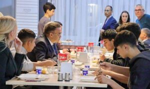 İl milli Eğitim Müdürü Dr Ömer Yahşi pansiyonda Öğrencilerin Sofrasına Konuk Oldu