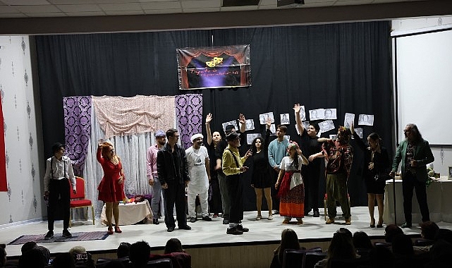 Kartepe Belediyesi’nden Tiyatro Ziyafeti