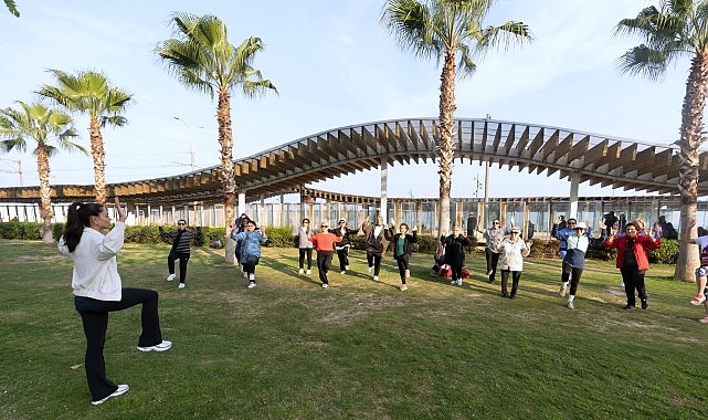 Konak’ta açık havada spor keyfi devam ediyor