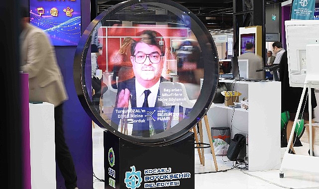 Turgut Özal hologram yöntemiyle Bilişim Fuarı’nda