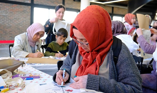 Turuncu balonlarla kadına şiddete ‘dur’ mesajı