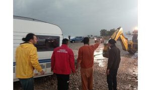 Karavanlarında mahsur kalan turistler kurtarıldı